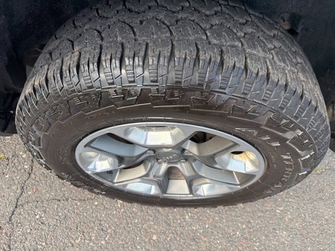 Used 2019 Jeep Cherokee Trailhawk w/ Comfort/Convenience Group image 12