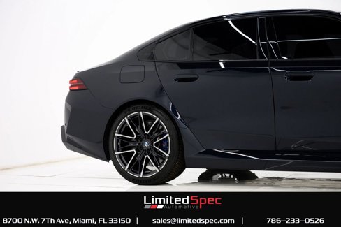 Used 2025 BMW M5 image 8