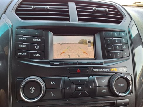 Used 2017 Ford Explorer XLT image 10