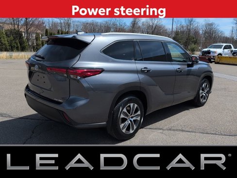 Used 2022 Toyota Highlander XLE image 5