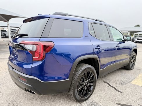 Used 2023 GMC Acadia SLT w/ Elevation Edition image 4