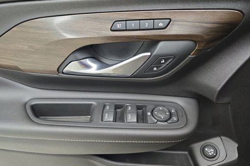 Used 2018 GMC Terrain Denali w/ Advanced Safety Package image 14
