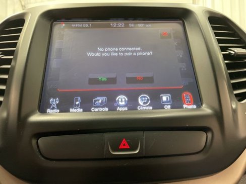 Used 2017 Jeep Cherokee Latitude w/ Cold Weather Group image 21