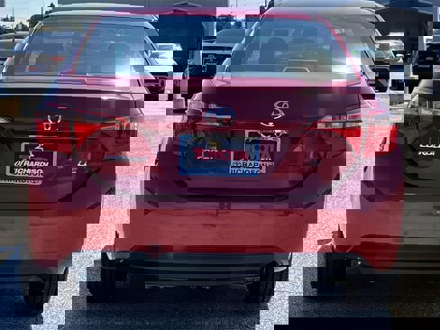 Used 2018 Toyota Corolla LE image 5