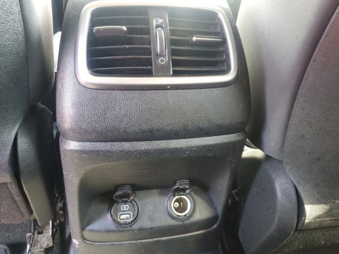 Used 2020 Kia Sorento LX image 12