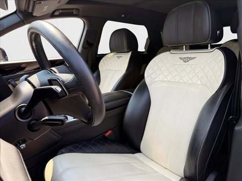 Used 2018 Bentley Bentayga image 17