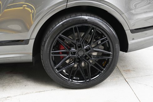 Used 2021 Bentley Bentayga image 22