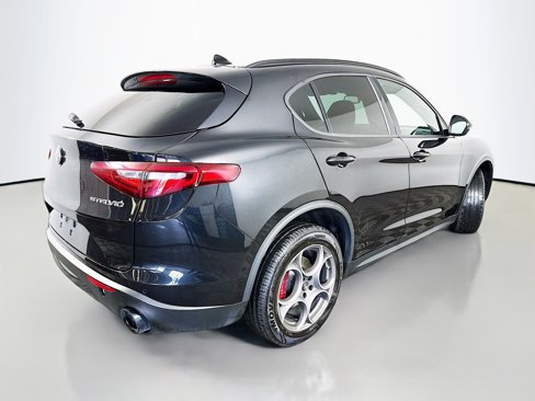 Used 2022 Alfa Romeo Stelvio Sprint image 7