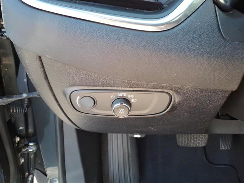 Used 2019 Chevrolet Equinox LT image 12