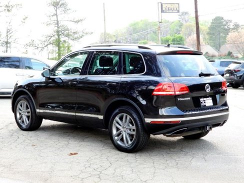 Used 2016 Volkswagen Touareg Sport image 15