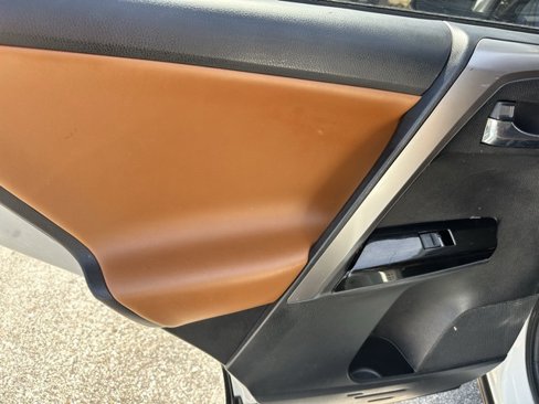 Used 2018 Toyota RAV4 Limited image 29