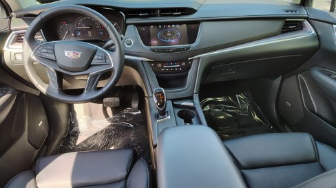 Used 2017 Cadillac XT5 Luxury w/ Driver Awareness Package image 14