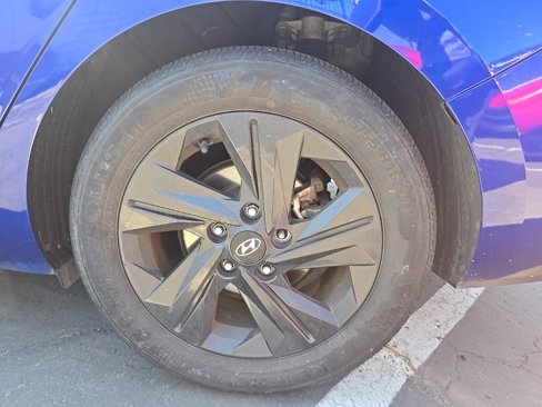 Used 2022 Hyundai Elantra Blue image 5