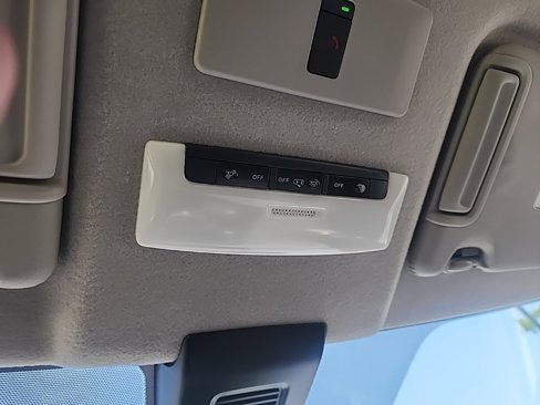 New 2024 Nissan Kicks SR image 14