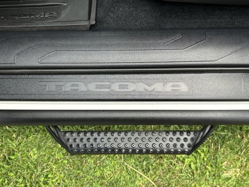 Used 2022 Toyota Tacoma TRD Off-Road image 23