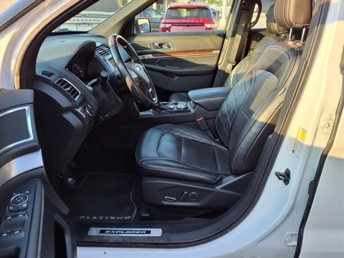 Used 2018 Ford Explorer Platinum image 16
