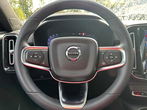 Certified 2023 Volvo XC40 Recharge Ultimate w/ Protection Package Premier image 31
