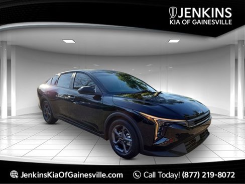New 2025 Kia K4 LXS image 1