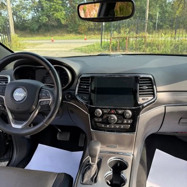 Used 2019 Jeep Grand Cherokee Limited w/ Luxury Group II image 12