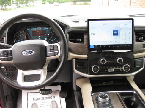 Used 2022 Ford Expedition Limited image 13
