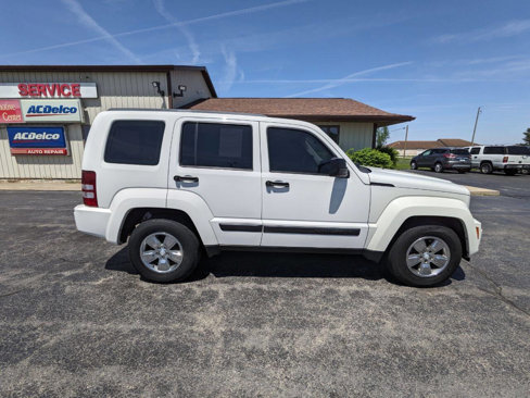 Used 2010 Jeep Liberty Sport image 1