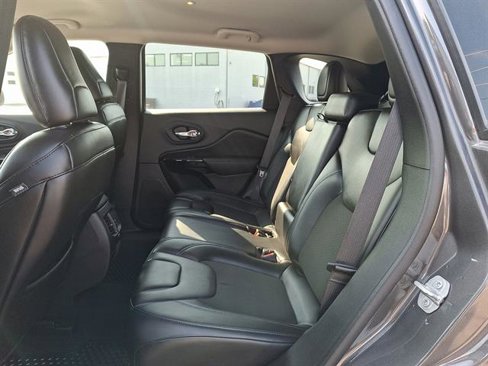 Used 2020 Jeep Cherokee Latitude Plus image 10