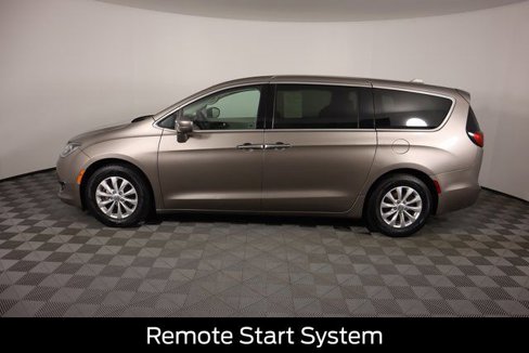Used 2018 Chrysler Pacifica Touring Plus image 7