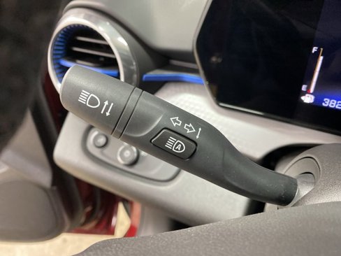 Used 2025 Chevrolet Trax LT w/ LT Convenience Package image 31