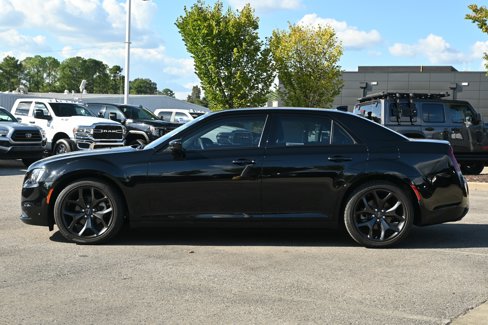 Used 2022 Chrysler 300 Touring w/ Sport Appearance Package image 9