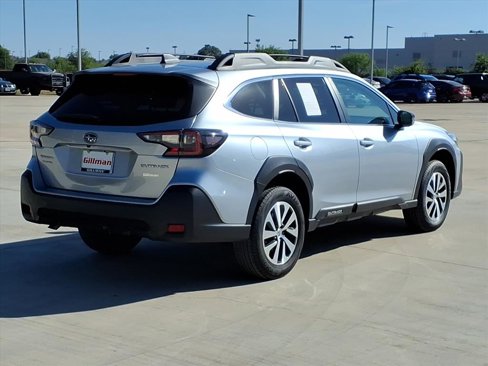 Used 2023 Subaru Outback Premium image 9