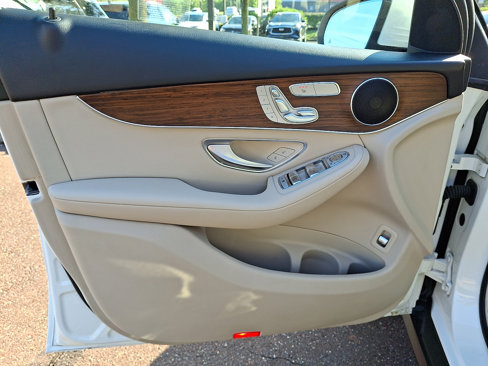 Used 2022 Mercedes-Benz GLC 300 4MATIC image 12