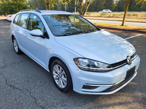 Used 2019 Volkswagen Golf S image 1