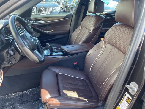 Used 2022 BMW 530e xDrive w/ M Sport Package image 14
