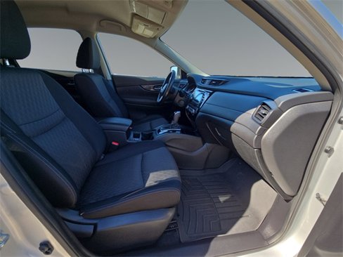 Used 2017 Nissan Rogue SV image 19