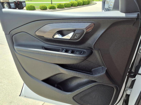 Used 2024 GMC Terrain SLE image 21