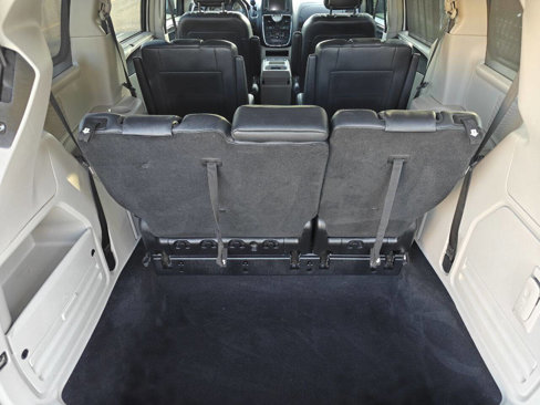 Used 2011 Chrysler Town & Country Touring-L image 18