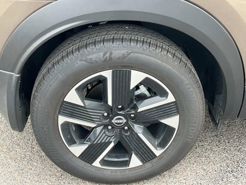Used 2025 Nissan Kicks SV image 9