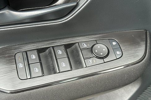 Used 2025 Nissan Kicks S w/ Charging Package image 12