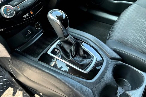 Used 2019 Nissan Rogue SV image 14