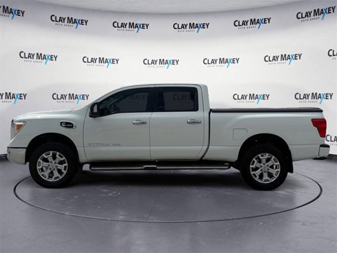 Used 2016 Nissan Titan SV image 2