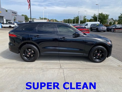 Used 2017 Jaguar F-PACE Premium image 2