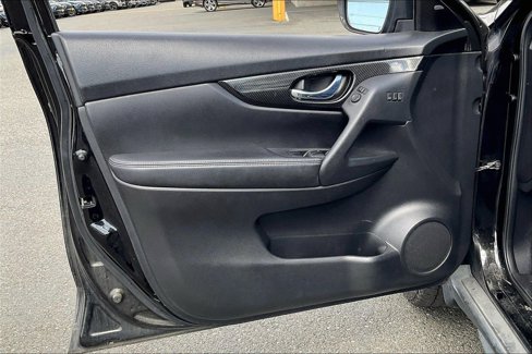 Used 2017 Nissan Rogue SL image 19