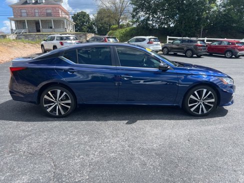Used 2021 Nissan Altima 2.5 SR w/ SR Premium Package image 6