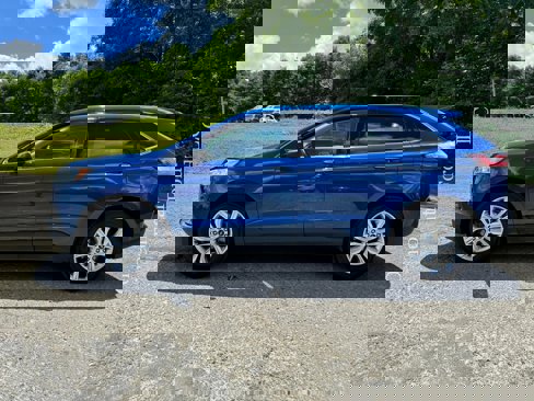 Used 2020 Ford Edge Titanium w/ Class II Trailer Tow Package image 2