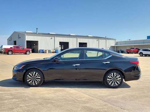 Used 2024 Nissan Altima 2.5 SV image 3