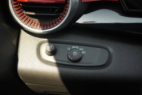 New 2024 Chevrolet Trax RS w/ Sunroof Package image 21