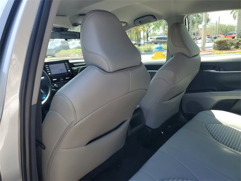 Used 2024 Toyota Camry SE image 10