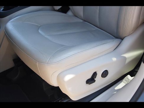 Used 2019 Chrysler Pacifica Touring-L Plus w/ Advanced Safetytec Group image 21