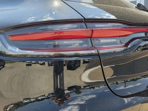 Certified 2021 Porsche Macan image 11
