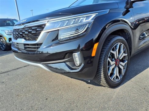 Certified 2022 Kia Seltos SX w/ Sunroof Package image 14